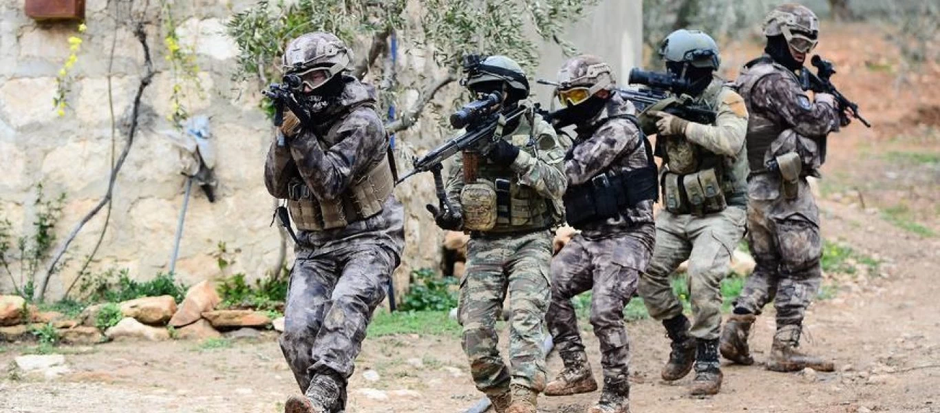 Βίντεο: Τούρκοι στρατοχωροφύλακες παραλίγο να... βυθιστούν μόνοι τους στον Έβρο!